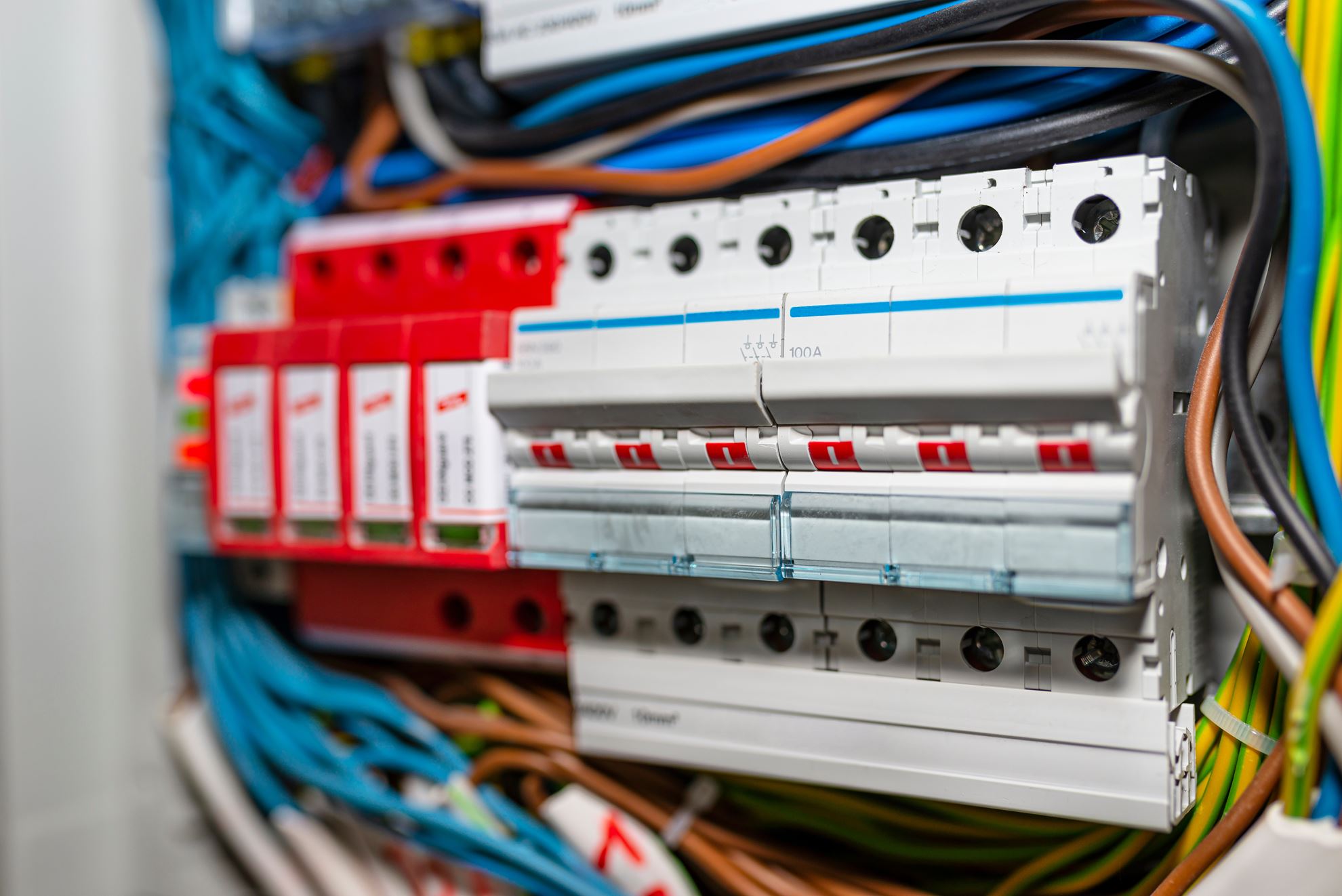 A Solution to Surge Protection Challenges for 10 GbE PoE++ Networks